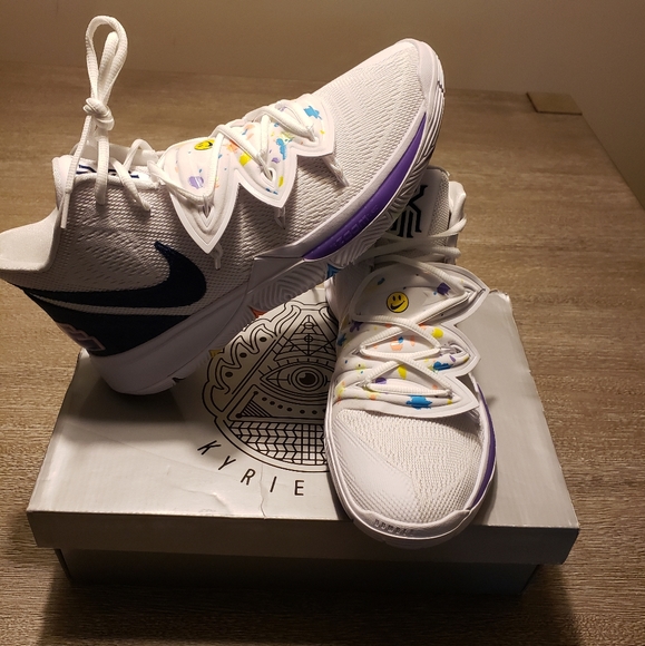 Nike Kyrie 5 "Have A Nike Day" - Picture 2 of 8